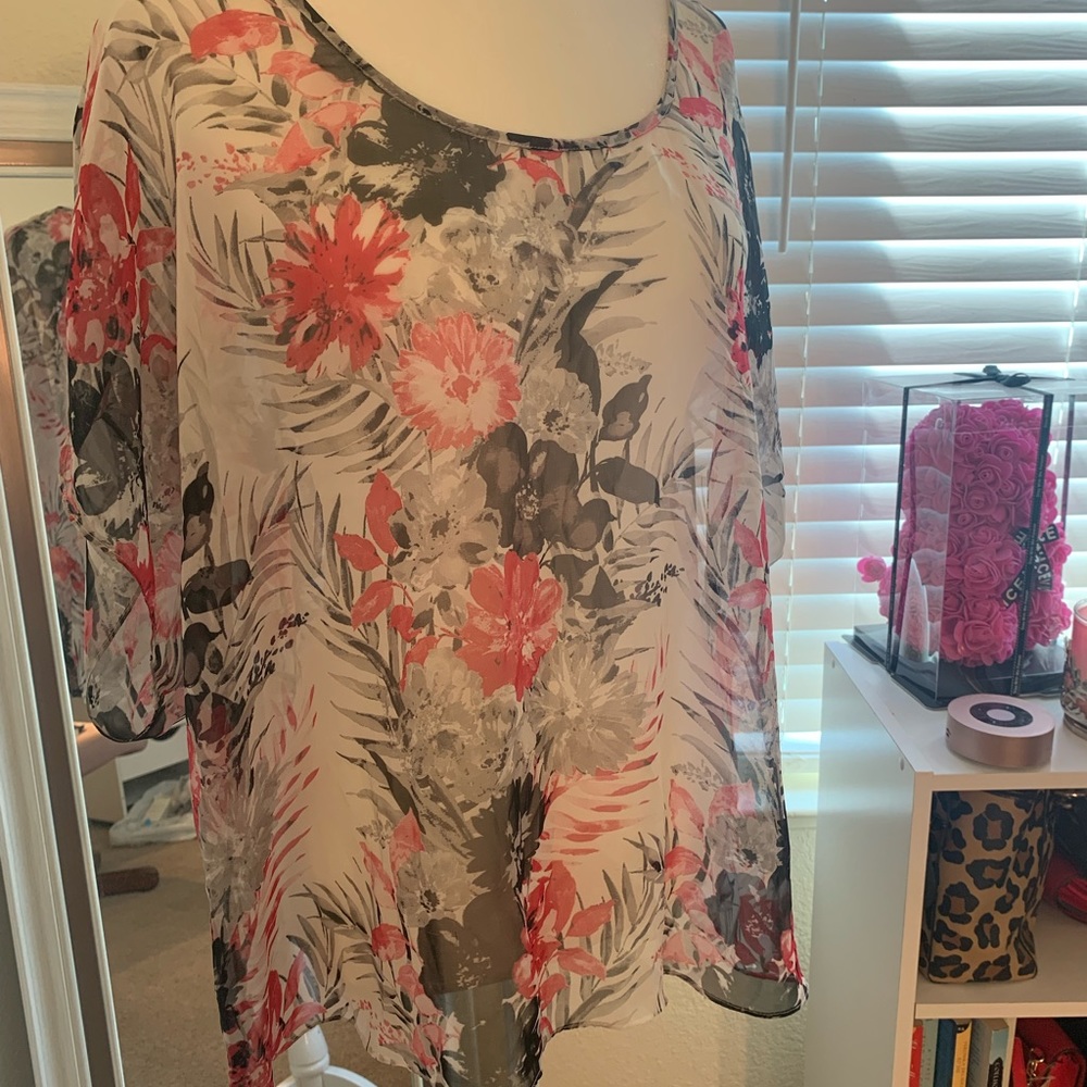 Torrid sz 2 dolman sleeve top with back button 0230